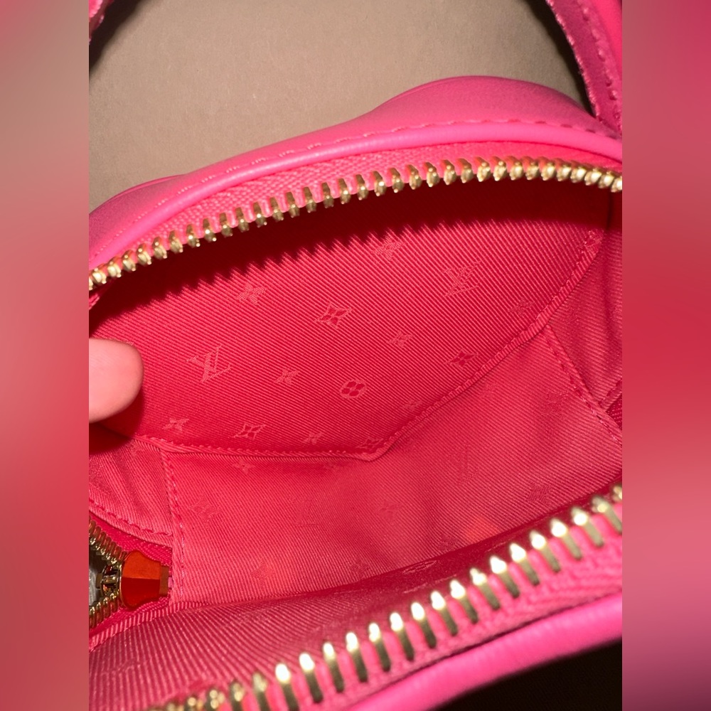 Louis Vuitton Pop My Heart Pouch Dragon Fruit Pink - Picture 7 of 13